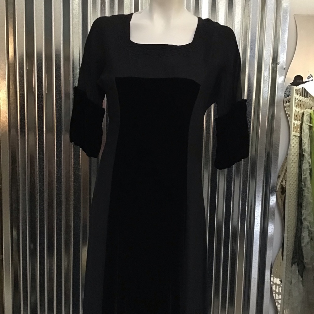 Vintage Laku Yaeko Black Dress